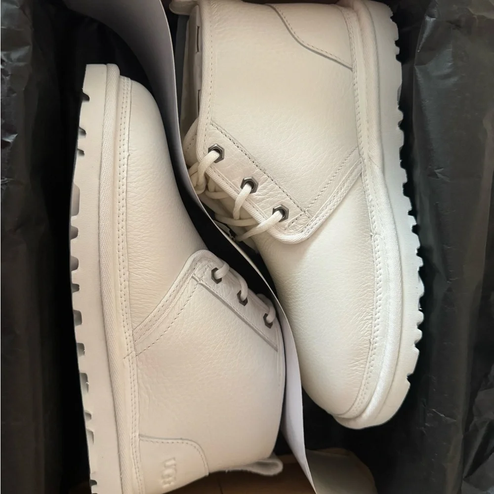 UGG Neumel Pebbled Leather Chukka Boot. Size: 9, 10